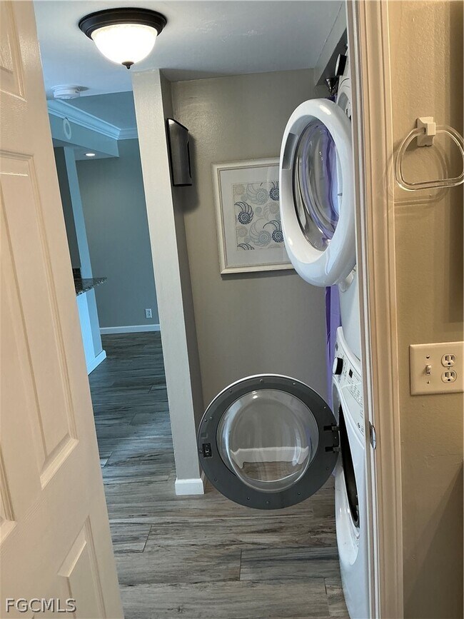 Foto del edificio - 2885 Palm Beach Blvd