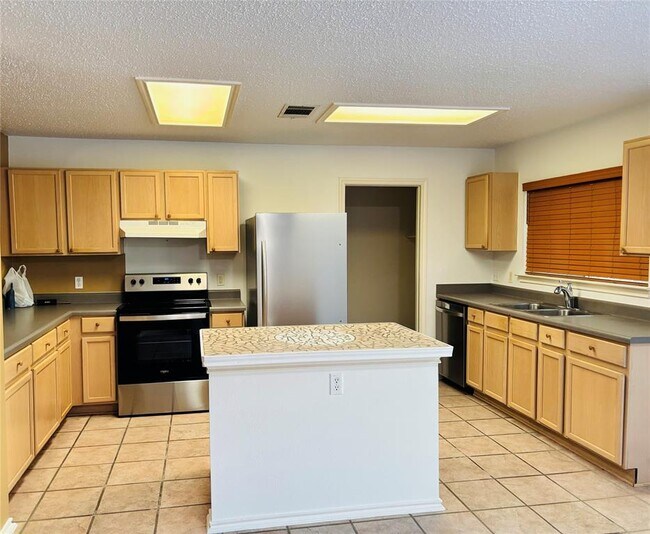 Building Photo - 2508 Byfield Dr