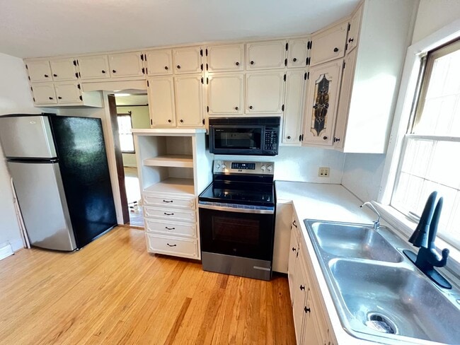 Building Photo - 15 Mann Ct