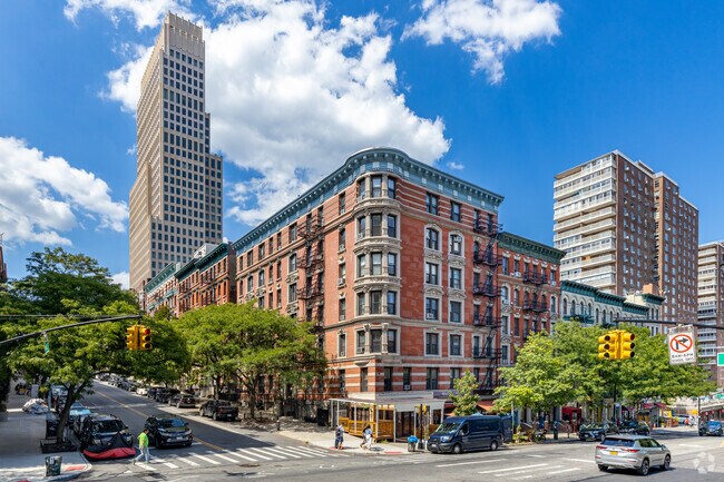 Building Photo - 501 W 122nd St