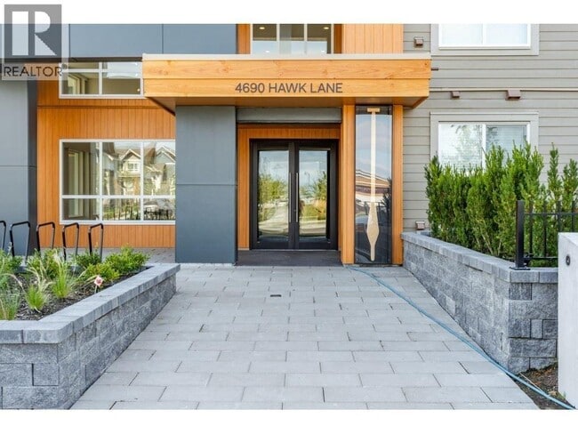 Photo du bâtiment - 4690 Hawk Ln