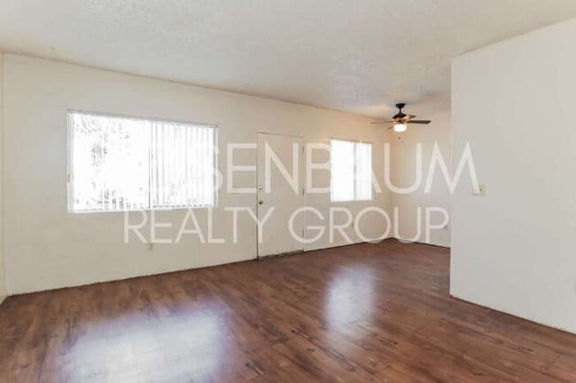 Foto del edificio - 1518 E Hedrick Dr