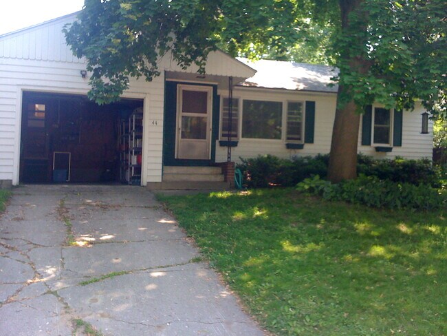 Building Photo - 44 Alder Lane