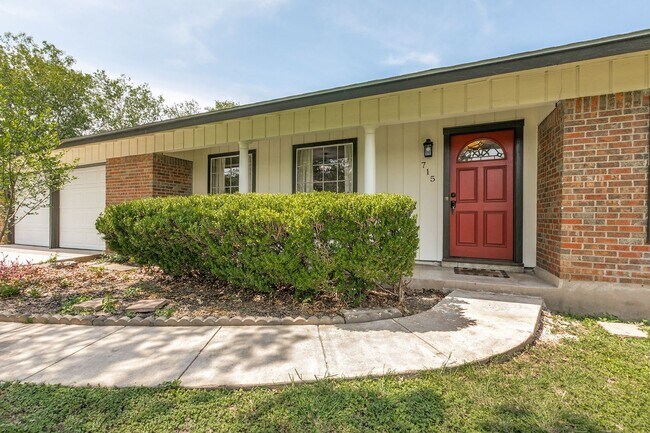 Foto del edificio - BEAUTIFUL 4-BEDROOM IN SUNSHINE ESTATES