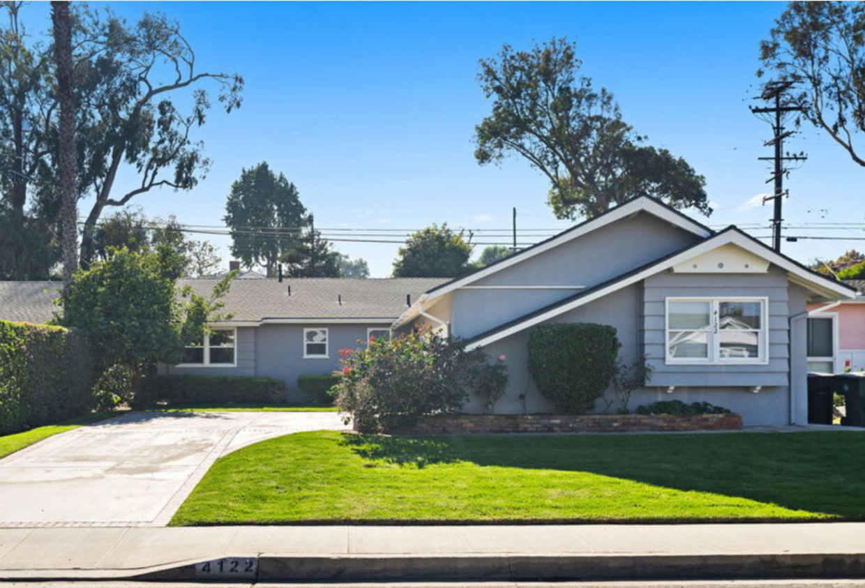 Building Photo - Upper Hollywood Riviera 3 Bedroom 2 Bath Home