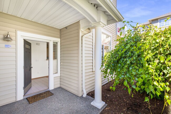 Foto del edificio - Ground Level Upgraded 2 Bedroom in Sterling Square!