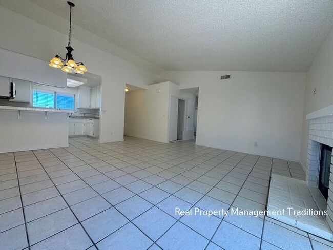 Foto del edificio - 3 bed, 2 bath Lake Los Angeles