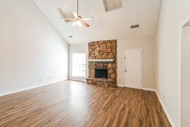 Foto del edificio - 2224 Webbing Dr