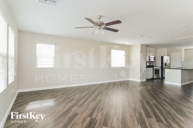 Building Photo - 803 N Water St