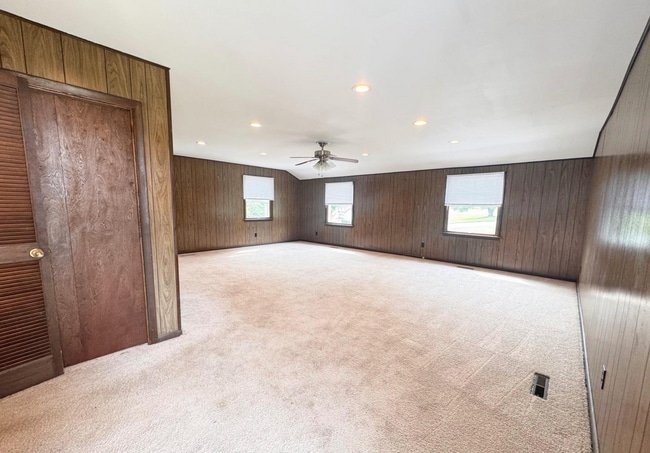 Building Photo - 2710 Academy Dr