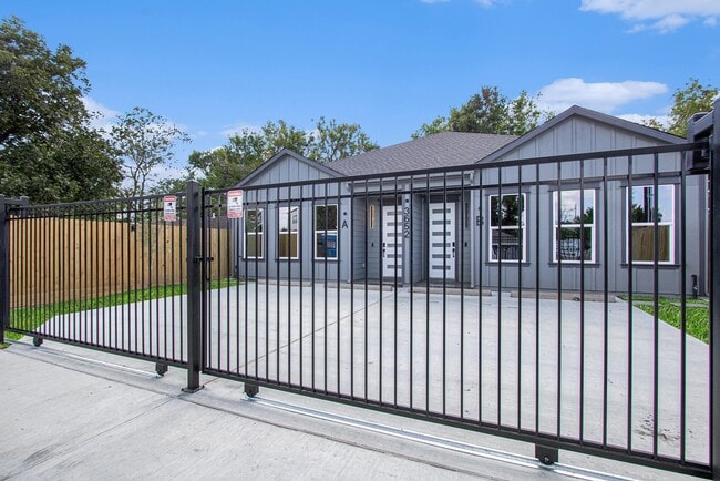 Building Photo - 3652 Seabrook St