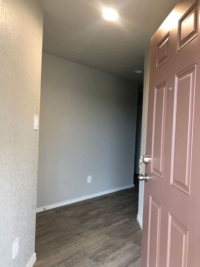 Building Photo - *$99 MOVE-IN SPECIAL* | Four Bedroom | Two...