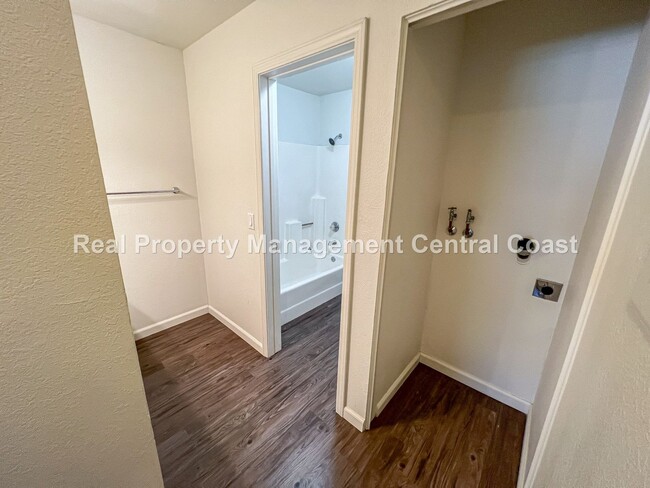 Foto del edificio - AVAILABLE APRIL - Upstairs San Luis Obispo...