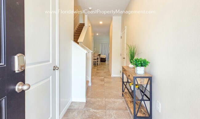Foto del edificio - OUTSTANDING CORNER TOWNHOME  3 Bedroom/2.5 BATH PLUS FLEX- BONUS! SUPER LOCATION TO WATERSIDE- SA...