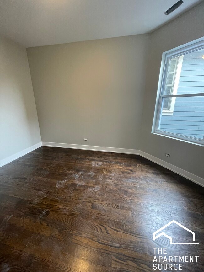 Foto del edificio - 3135 N Oakley Ave