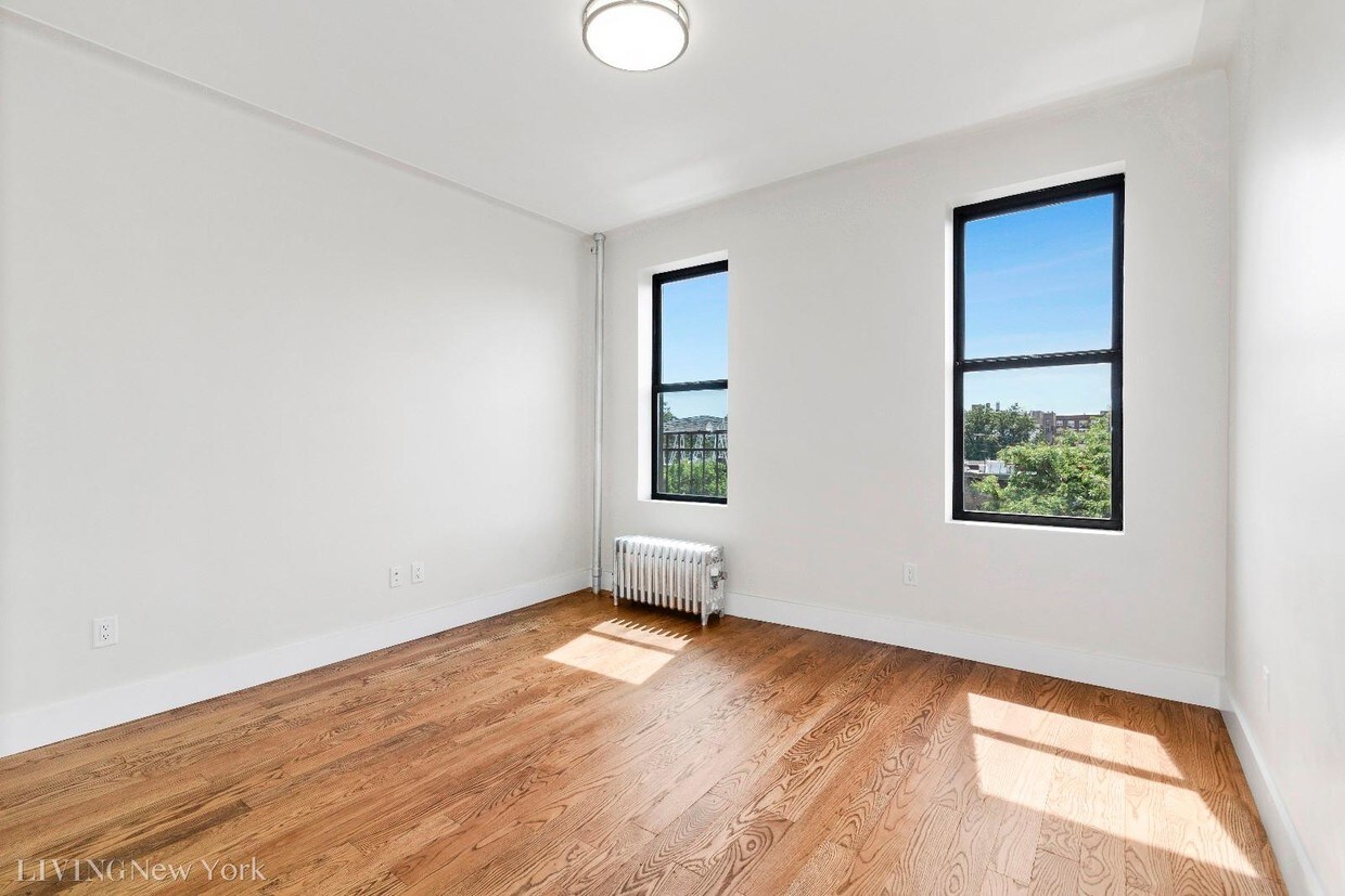 Foto del edificio - 221 E 5th St
