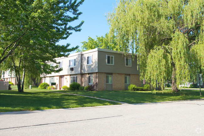 Building Photo - N114 W15577 Sylvan Cir
