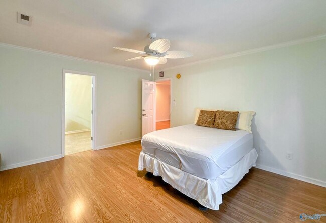 Foto del edificio - 1024 Clint Dr SE