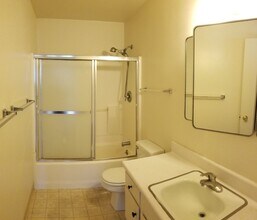 Building Photo - 1521 Newport St