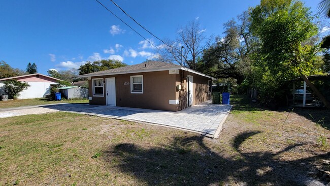 Building Photo - 3 bed / 1 bath Home - Coming Soon!