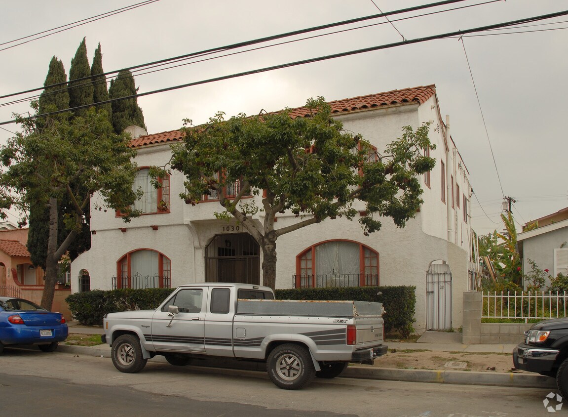 Building Photo - 1030 Walnut Ave