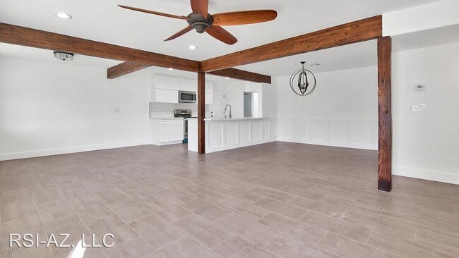 Building Photo - 3038 E Avalon Dr