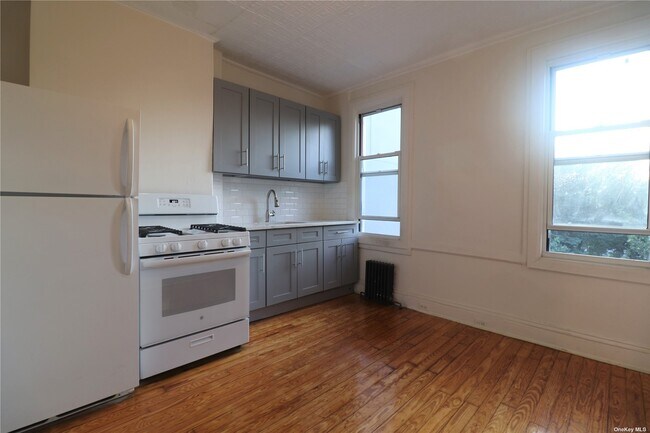 Building Photo - 1635 Dekalb Ave