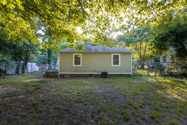 Building Photo - 2111 Highland St