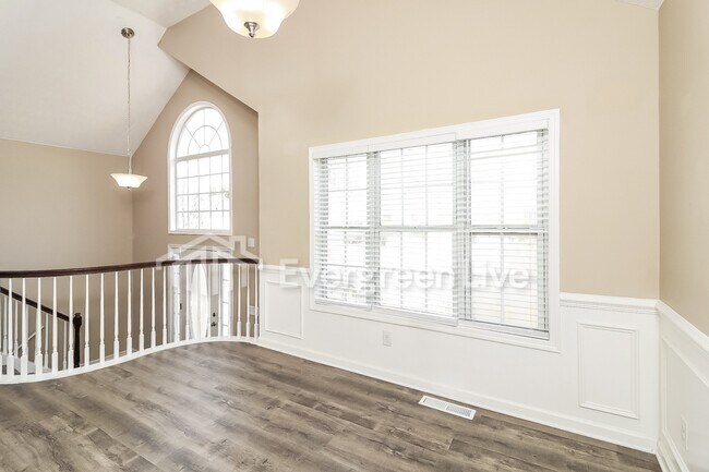 Building Photo - 2385 Lake Royale Dr