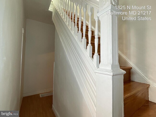Building Photo - 1820 N Mount St