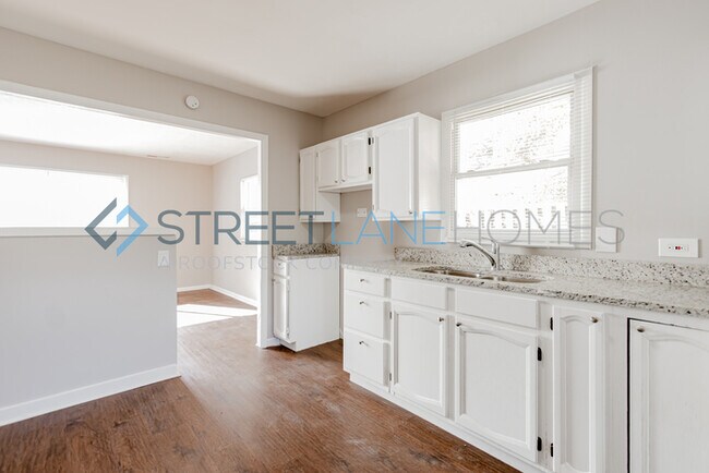 Building Photo - SIGN LEASE BY 2/28 AND GET $250 OFF FIRST ...