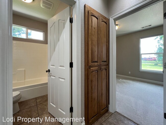 Building Photo - 3 br, 2.5 bath House - 8312 E Orchard Rd