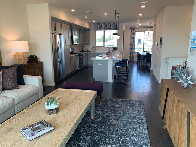 Building Photo - 25337 Parklane Dr