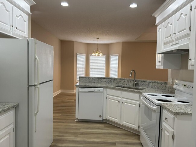 Building Photo - 3421 Beacon Dr