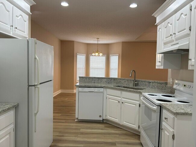 Foto del edificio - 3421 Beacon Dr