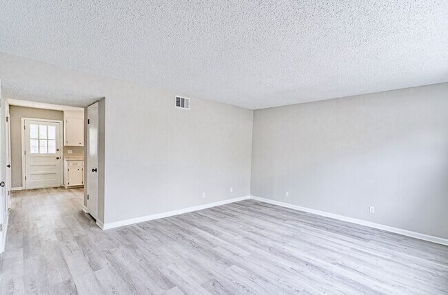 Building Photo - 57 Pine Creek Ct Ext