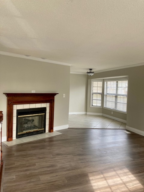 Living room / dining area - 187 Huntleigh Dr