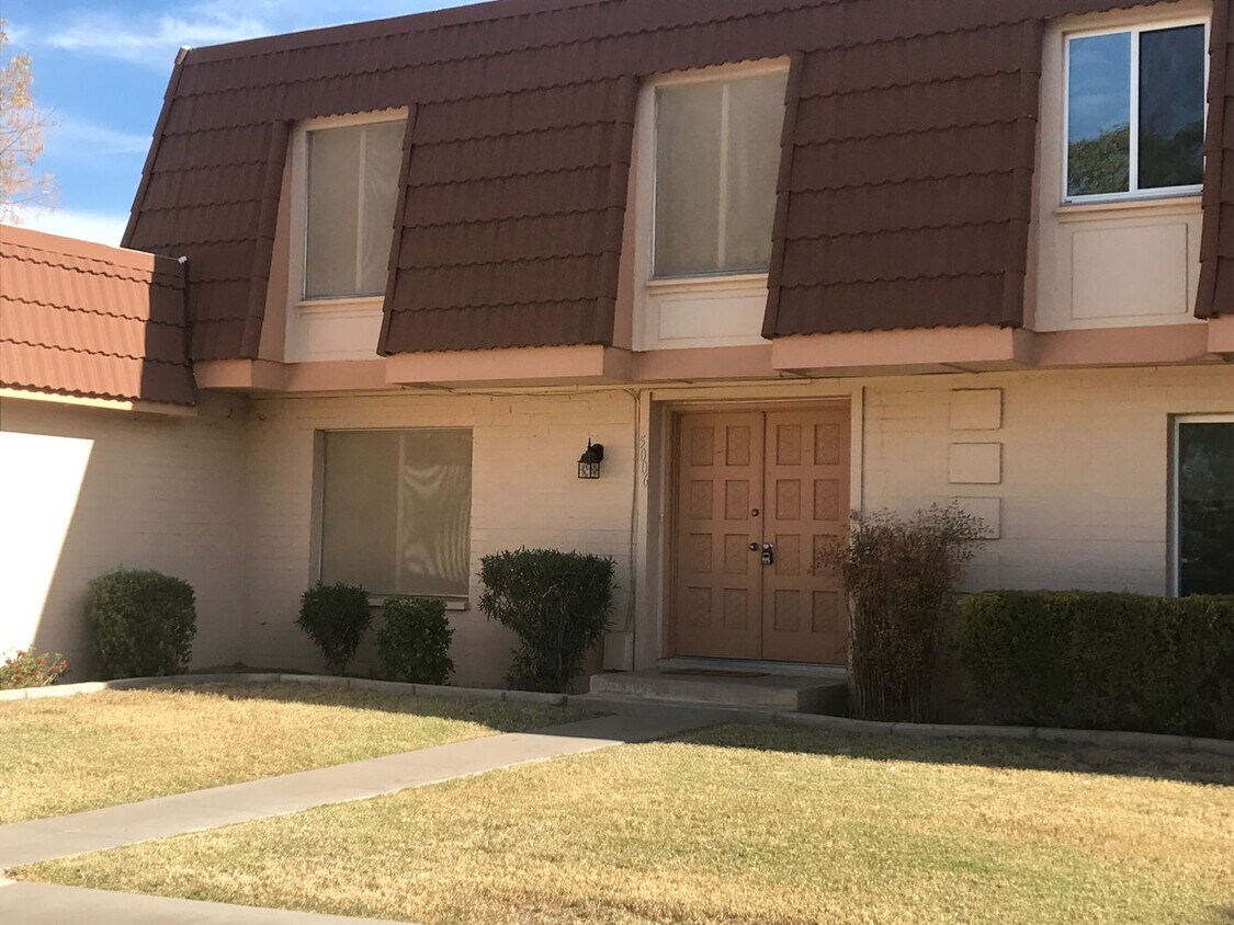 Primary Photo - Inviting 3-Bed, 2.5-Bath Townhome: Newly U...
