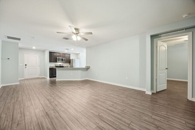 Building Photo - Adorable 3/2 in Lumber Creek