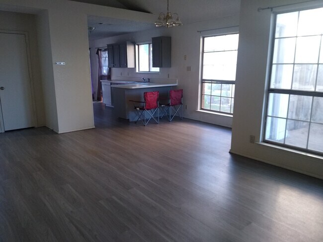 Foto del edificio - 806 Cornfield Dr