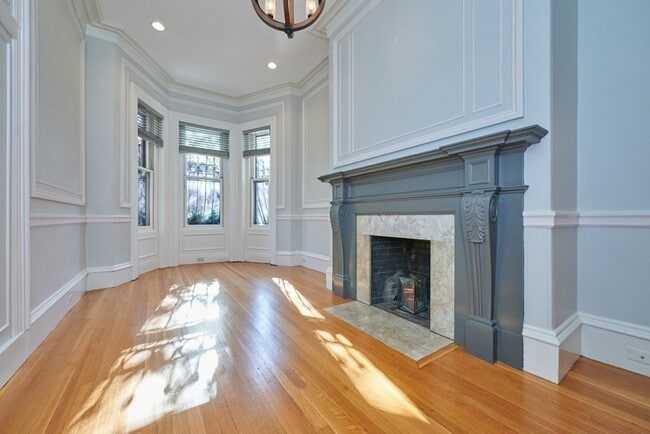 Building Photo - 298 Marlborough St