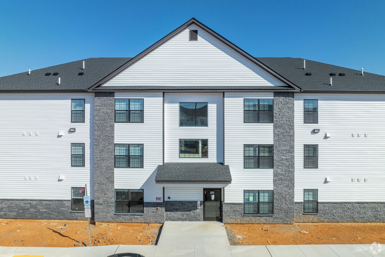 Primary Photo - Smith Farm Apartments