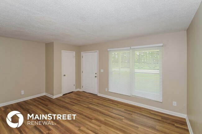 Building Photo - 2058 Palmer Ave