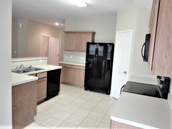 Building Photo - 1813 Wind Dancer Trail