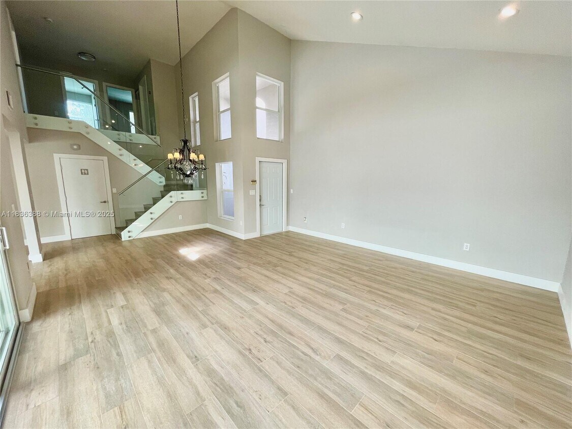 Foto principal - 1125 Papaya St