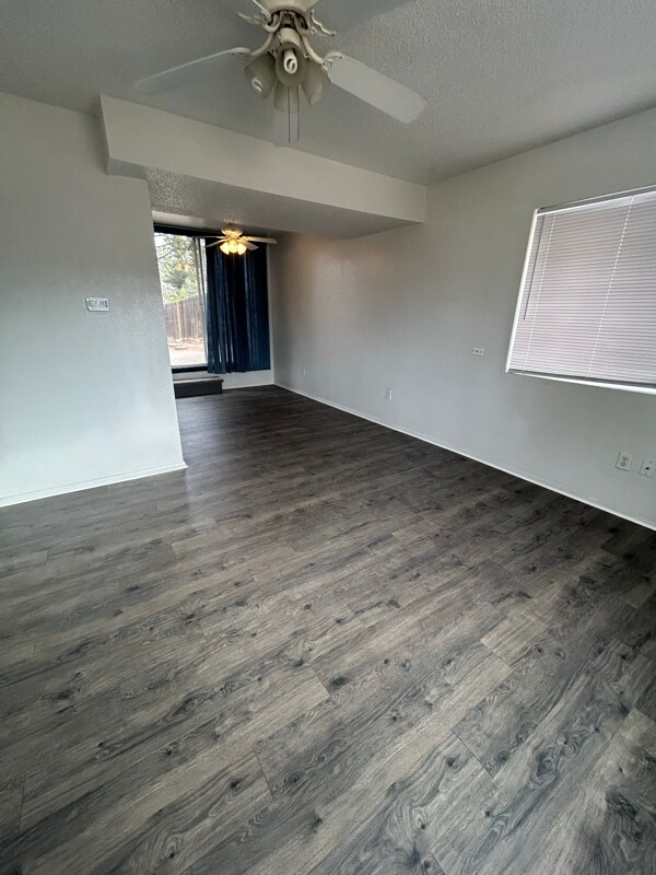 Foto del edificio - 2530 Taylor Ln