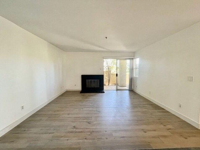 Foto del edificio - Fully Remodeled 3 Bed 2 Bath East lake