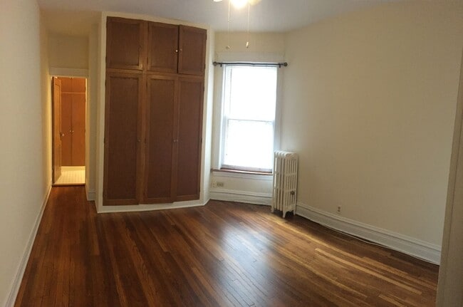Interior Photo - 5440-42 N Winthrop Ave