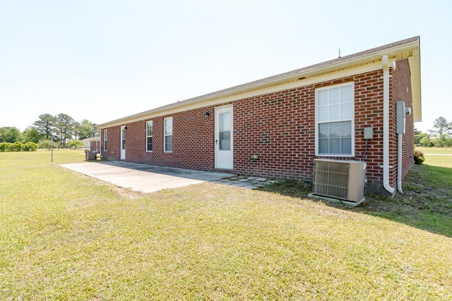 Building Photo - 121 Arabian Ln
