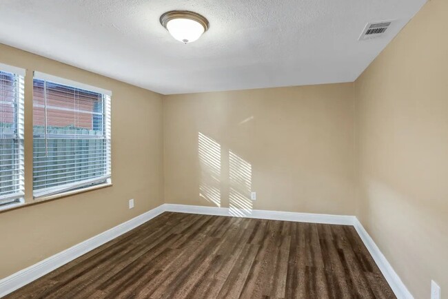 Building Photo - 8717 N Mandarine Pl